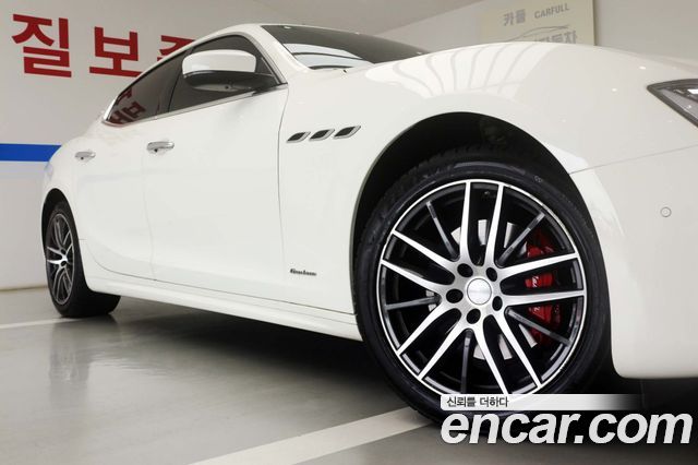 Maserati Ghibli 2021