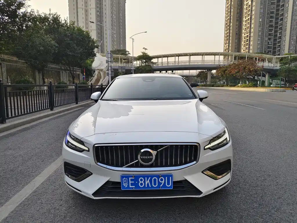 Volvo S60 2023