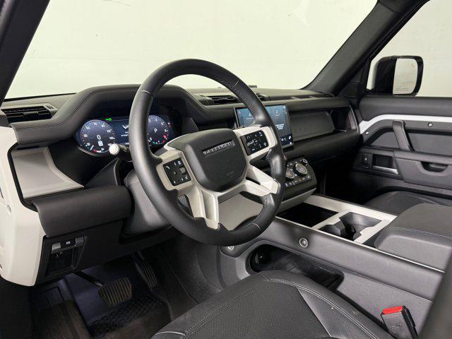 Land Rover Defender 2025