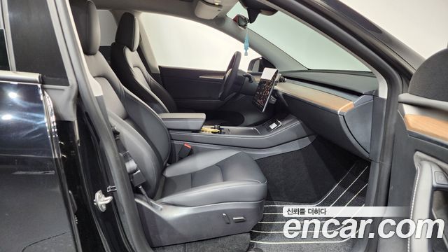 Tesla Model Y 2024