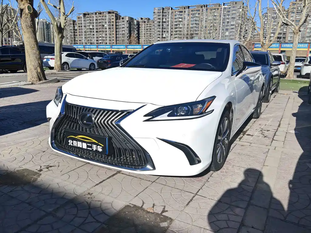 Lexus ES 2021