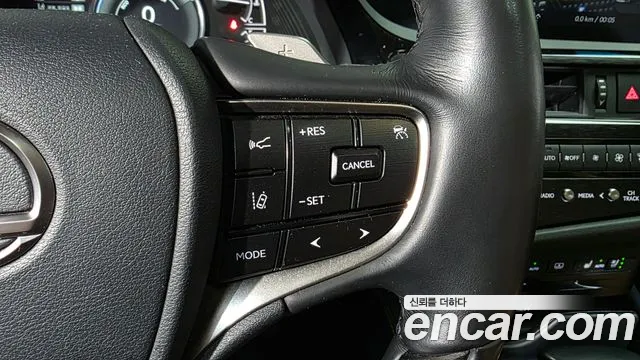 Lexus ES 2021