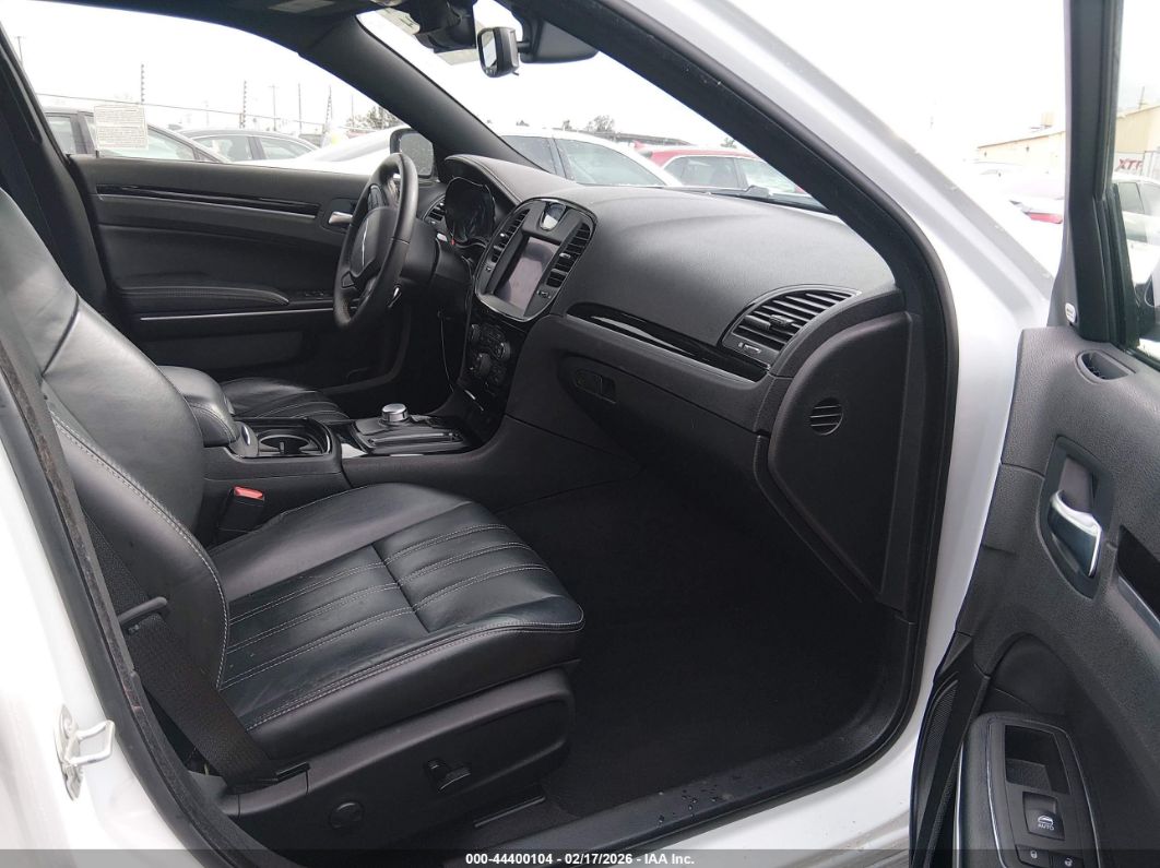 Chrysler 300 2023