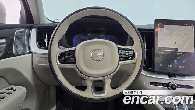 Volvo XC60 2025