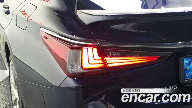 Lexus ES 2021