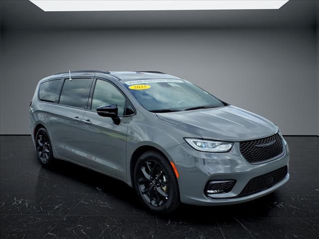 Chrysler Pacifica 2025
