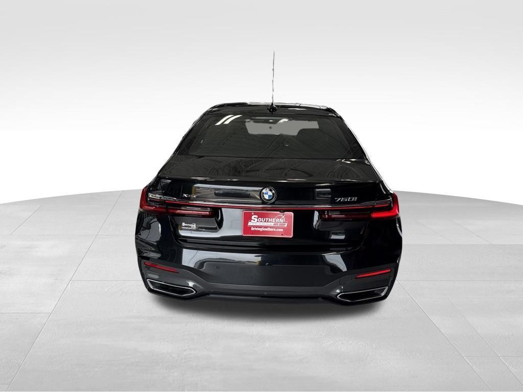 BMW 750 2022