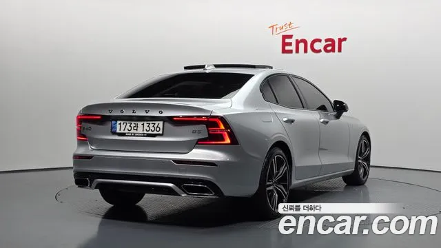 Volvo S60 2022