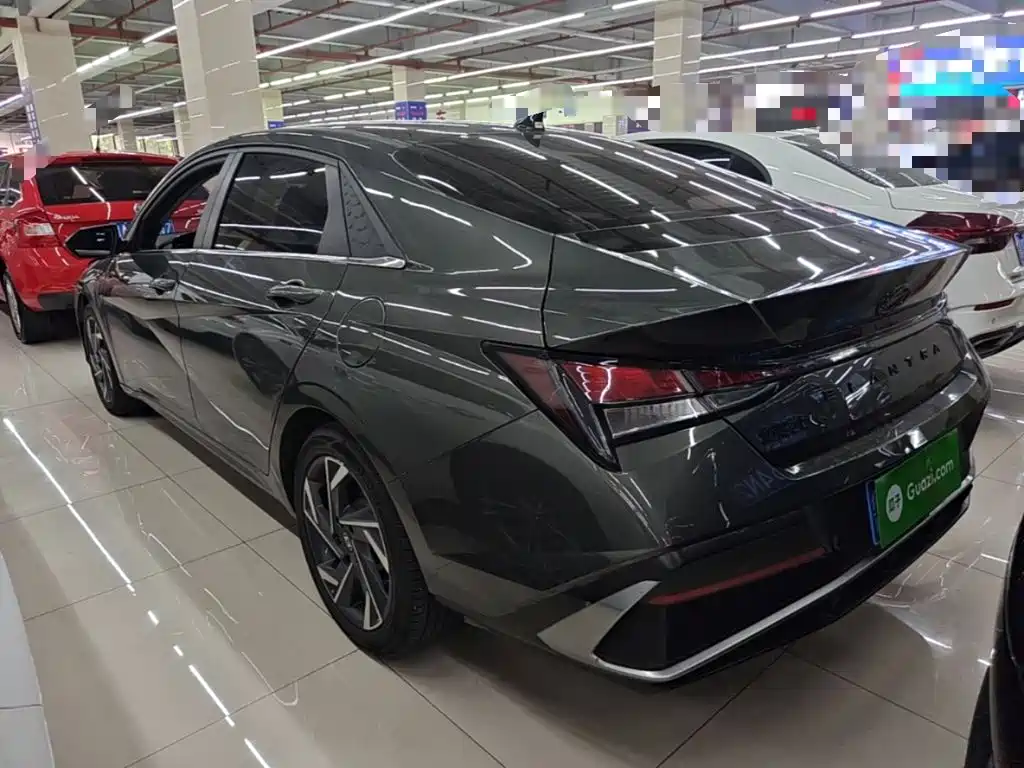 Hyundai Elantra 2025