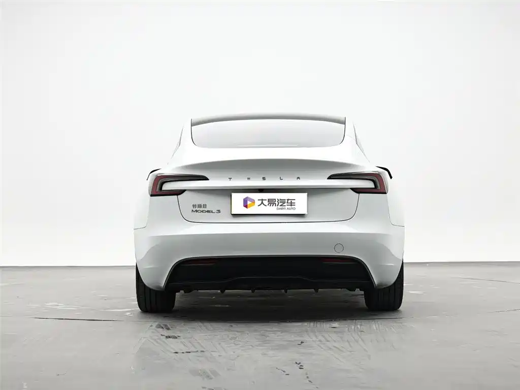 Tesla Model 3 2024