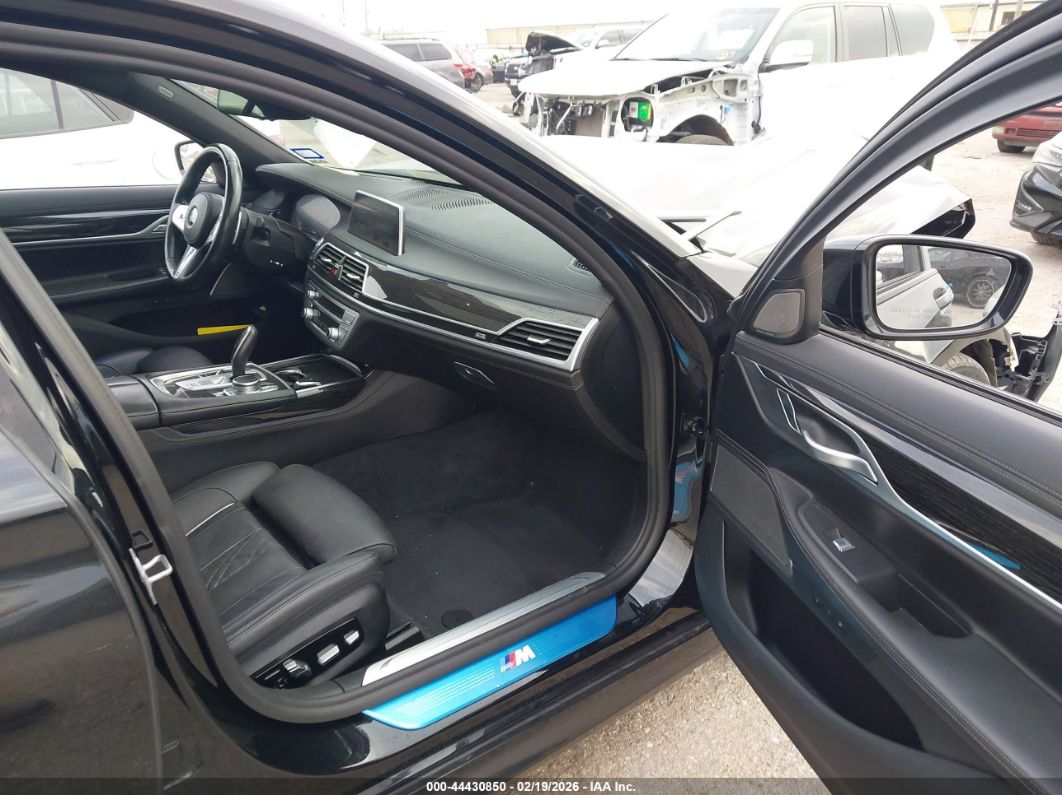 BMW 750 2022