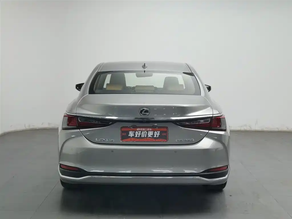 Lexus ES 2023