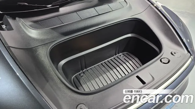 Tesla Model Y 2025