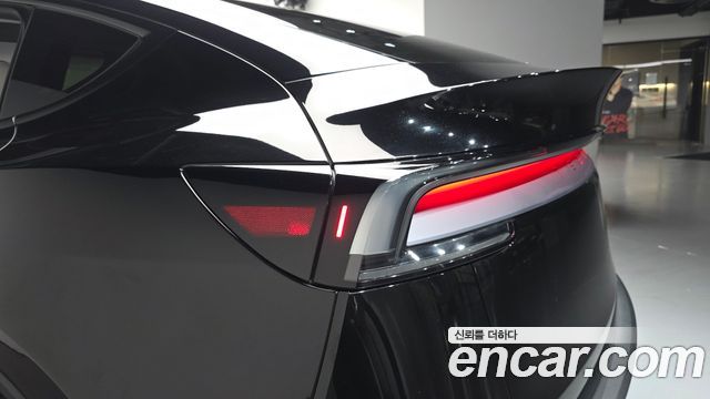 Tesla Model Y 2025