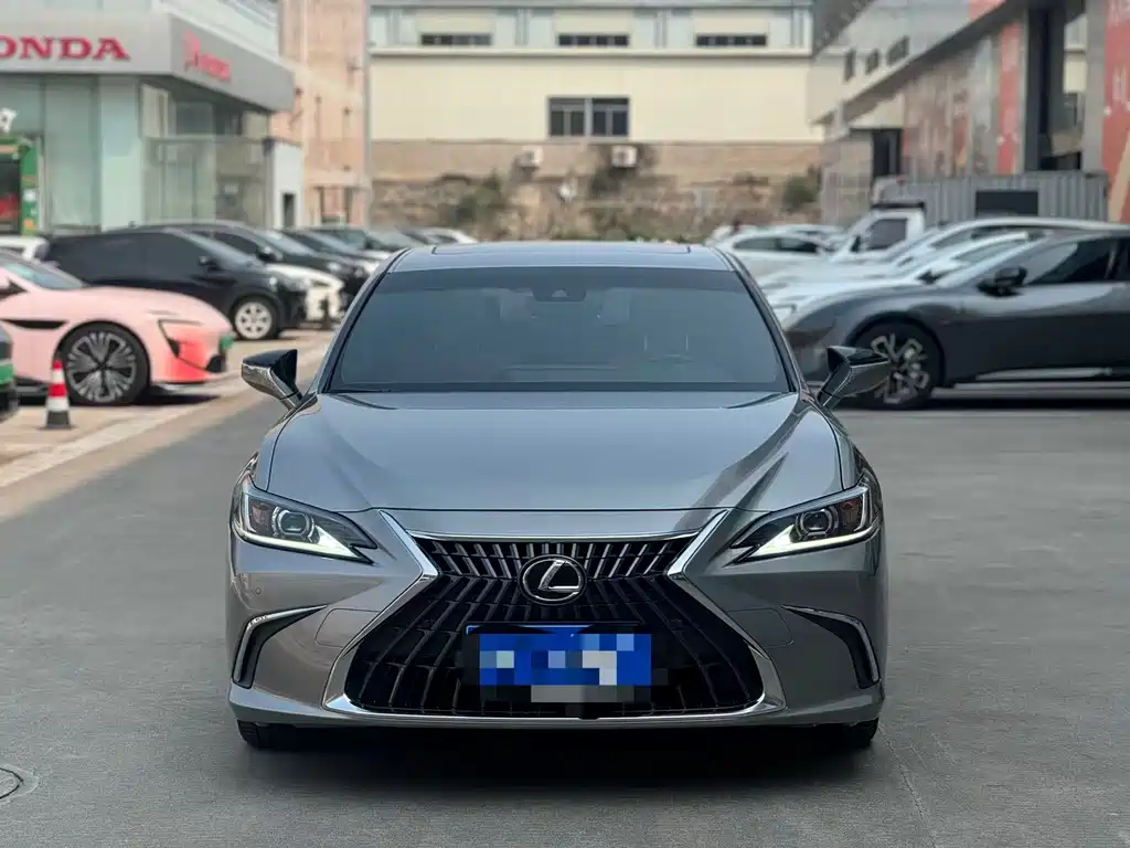 Lexus ES 2024
