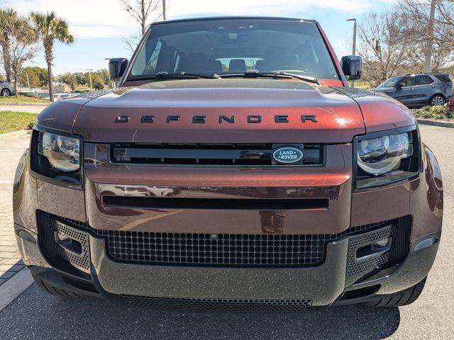 Land Rover Defender 2024