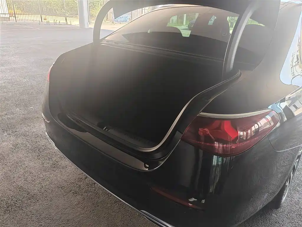 Mercedes-Benz E-Класс 2025