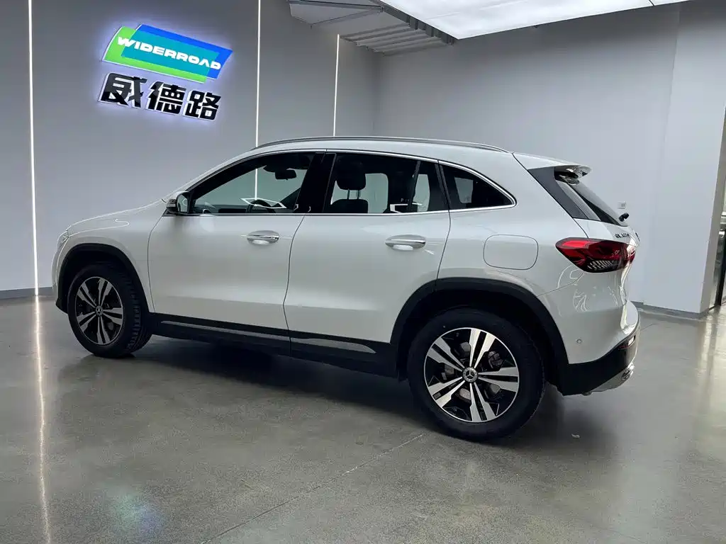 Mercedes-Benz GLA 2023
