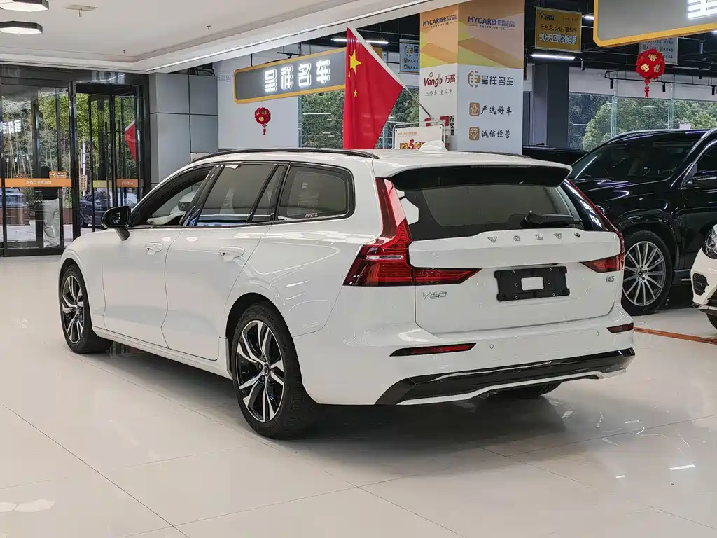 Volvo V60 2024