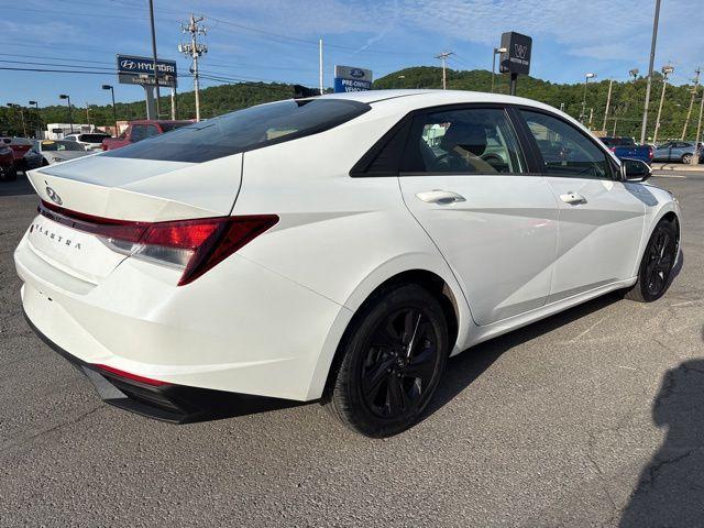 Hyundai Elantra 2022