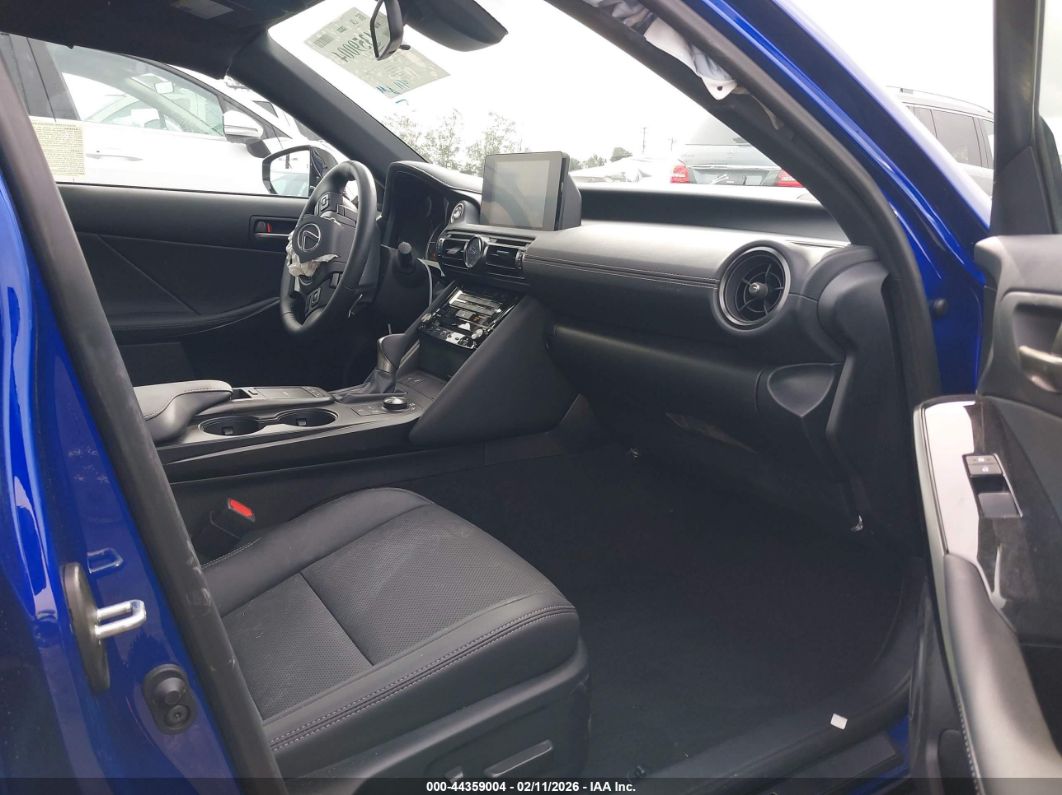 Lexus IS 300 2025