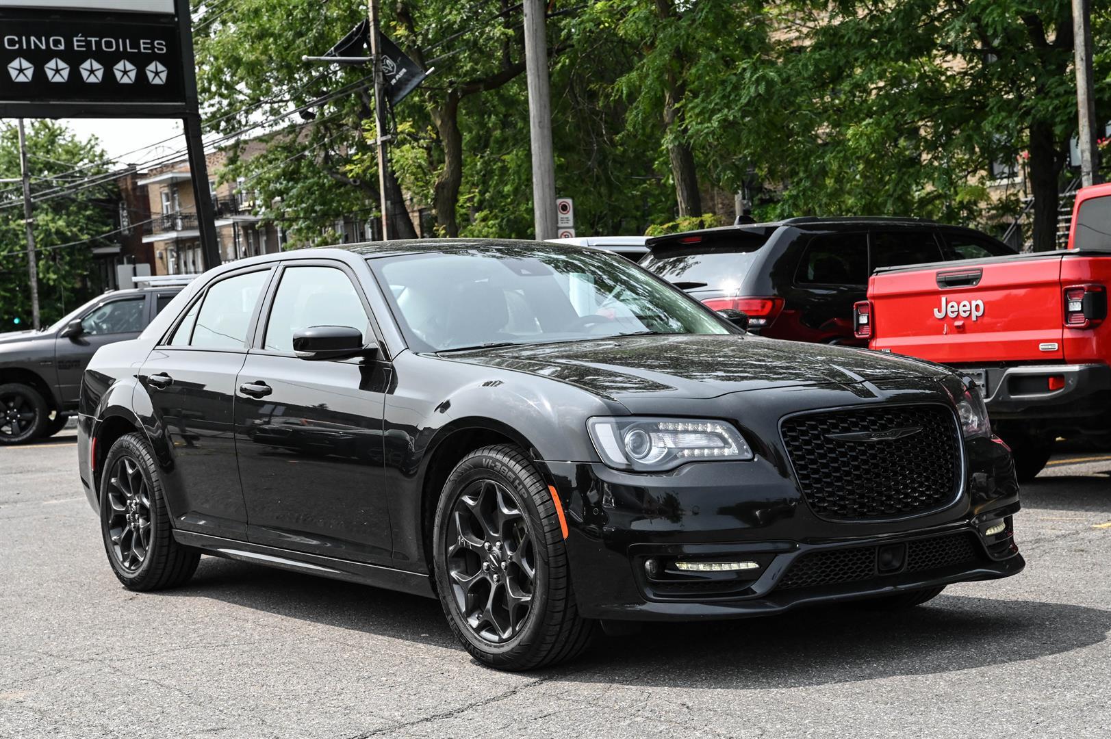 Chrysler 300 2023