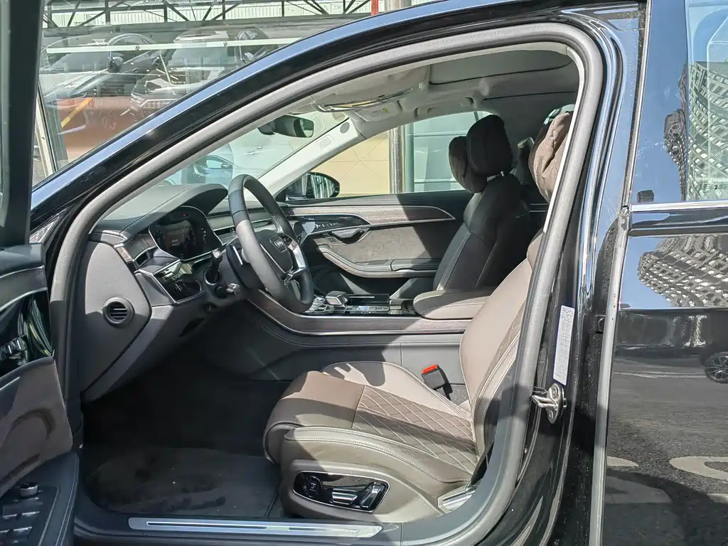 Audi A8 2025