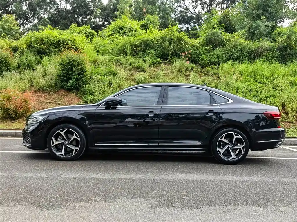 Volkswagen Passat 2024