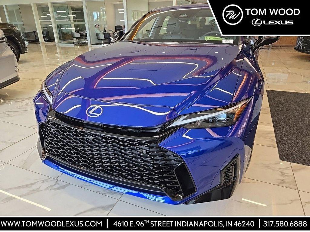 Lexus IS 2026