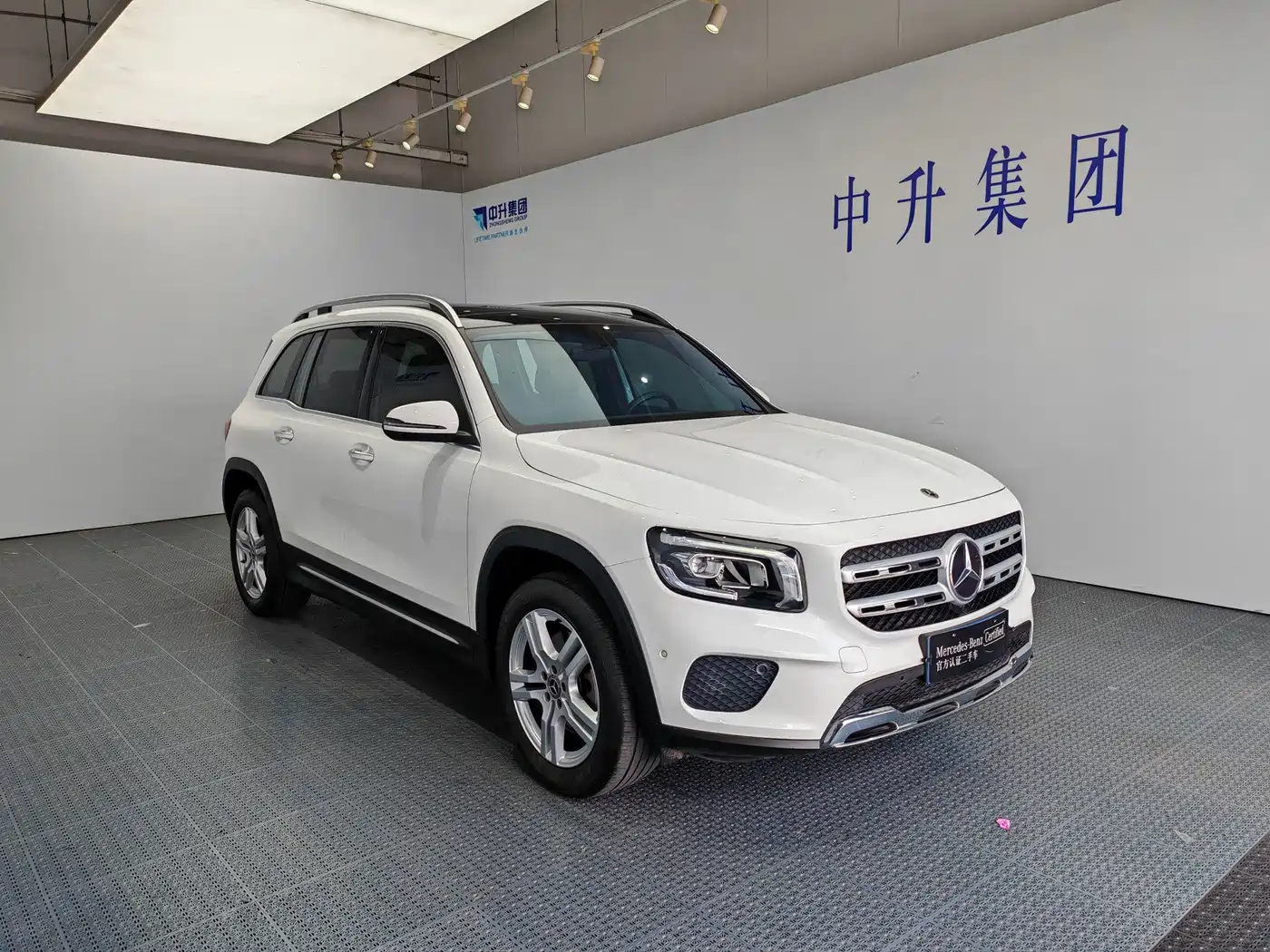 Mercedes-Benz GLB 2023