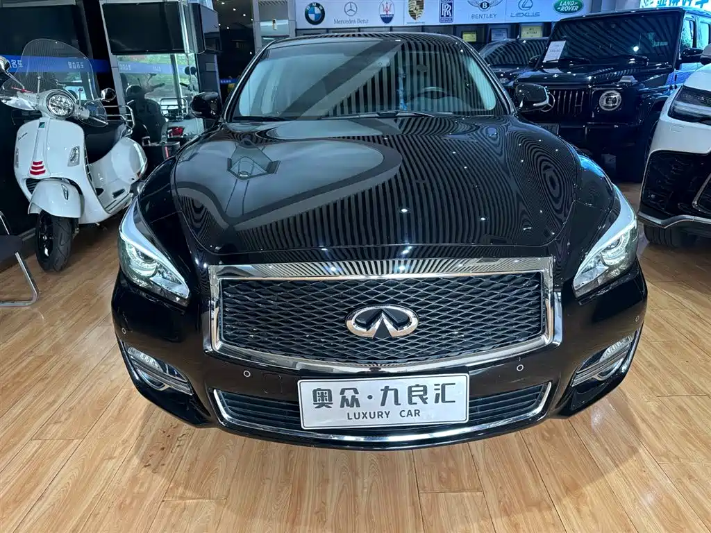 Infiniti Q70 2020