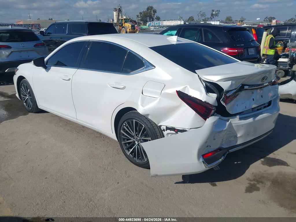 Lexus ES 2025