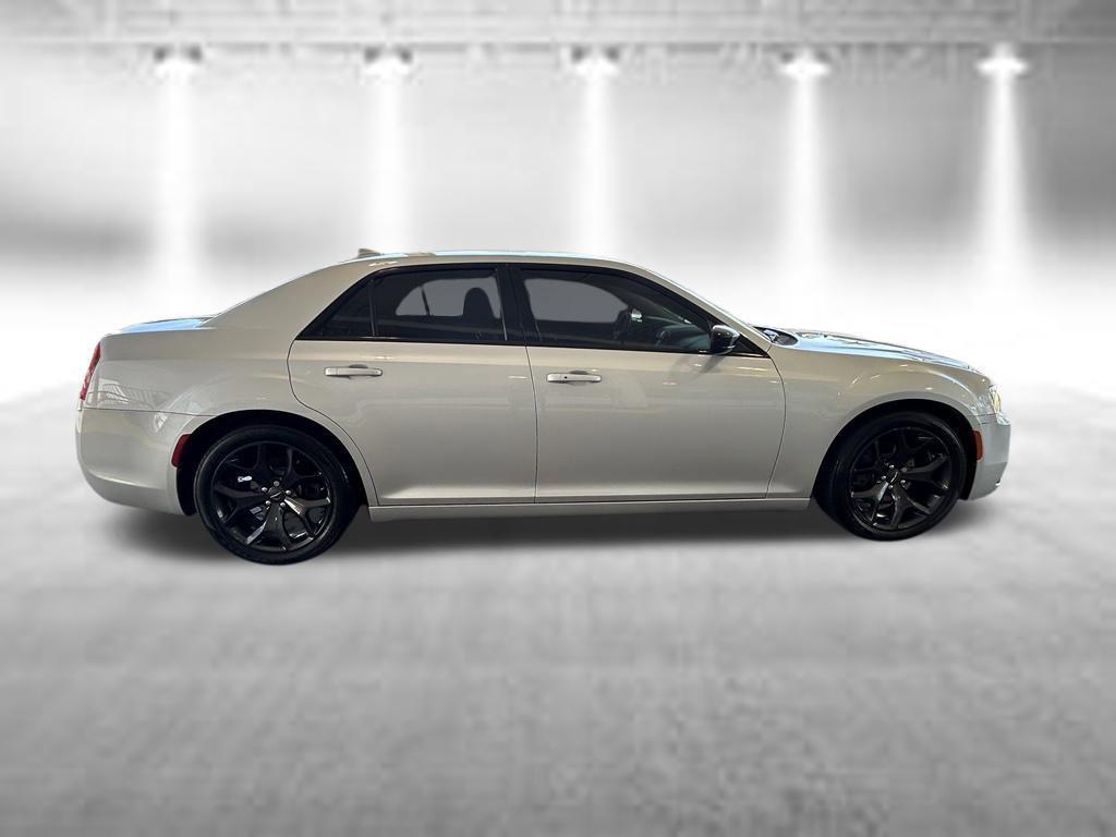 Chrysler 300 2021