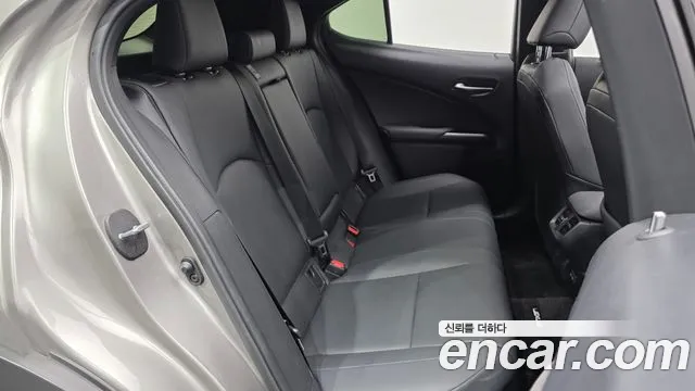 Lexus UX 2021