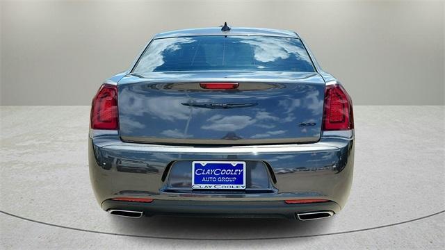 Chrysler 300 2023