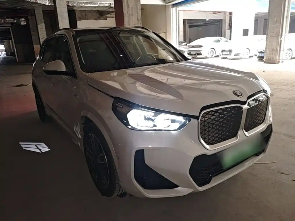 BMW iX1 2024