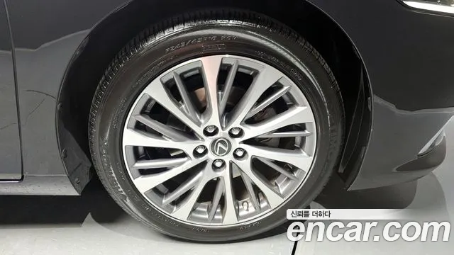 Lexus ES 2020