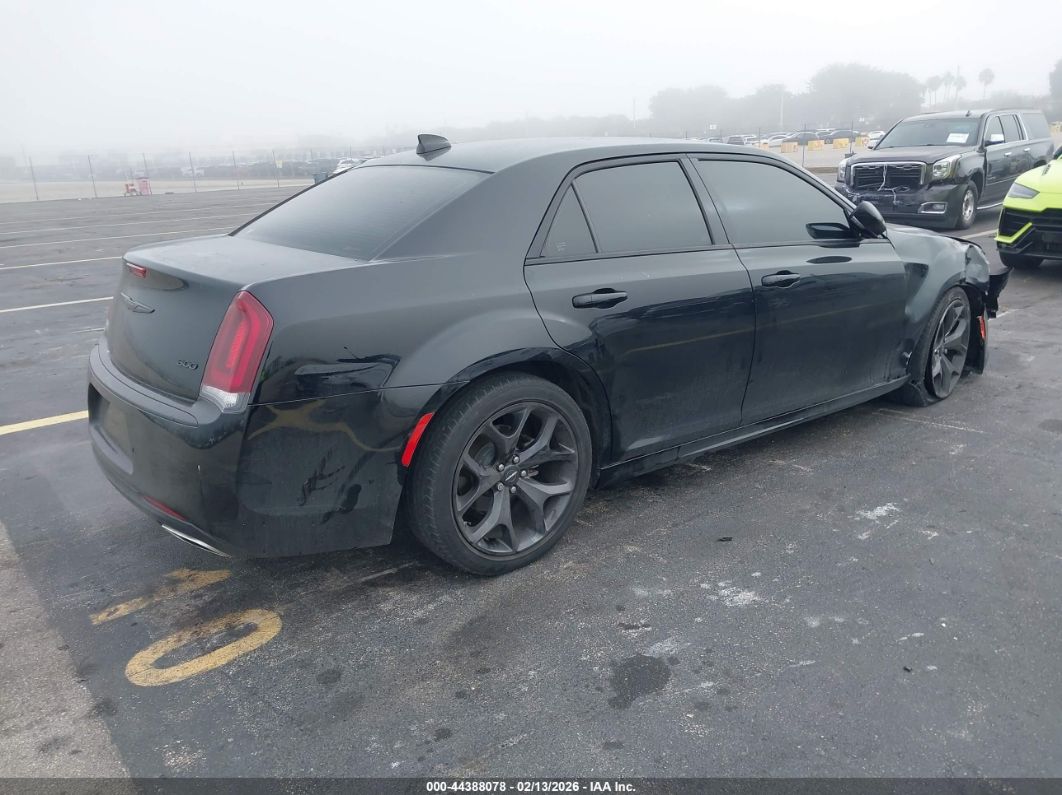 Chrysler 300 2023