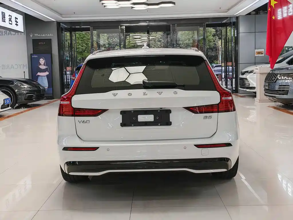 Volvo V60 2024