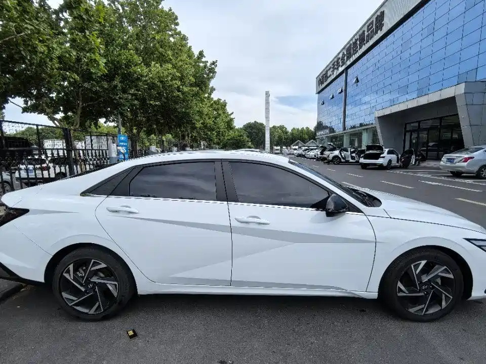 Hyundai Elantra 2023