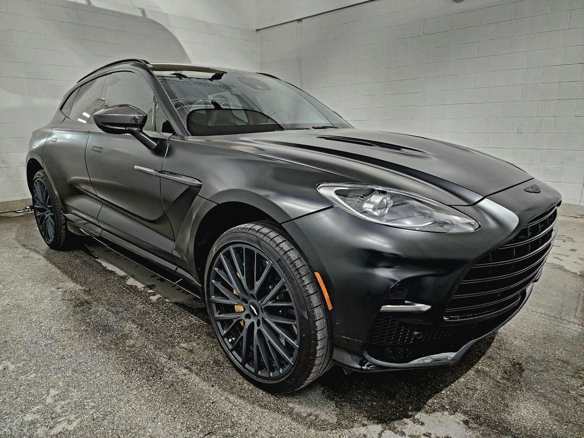 Aston Martin DBX 2023