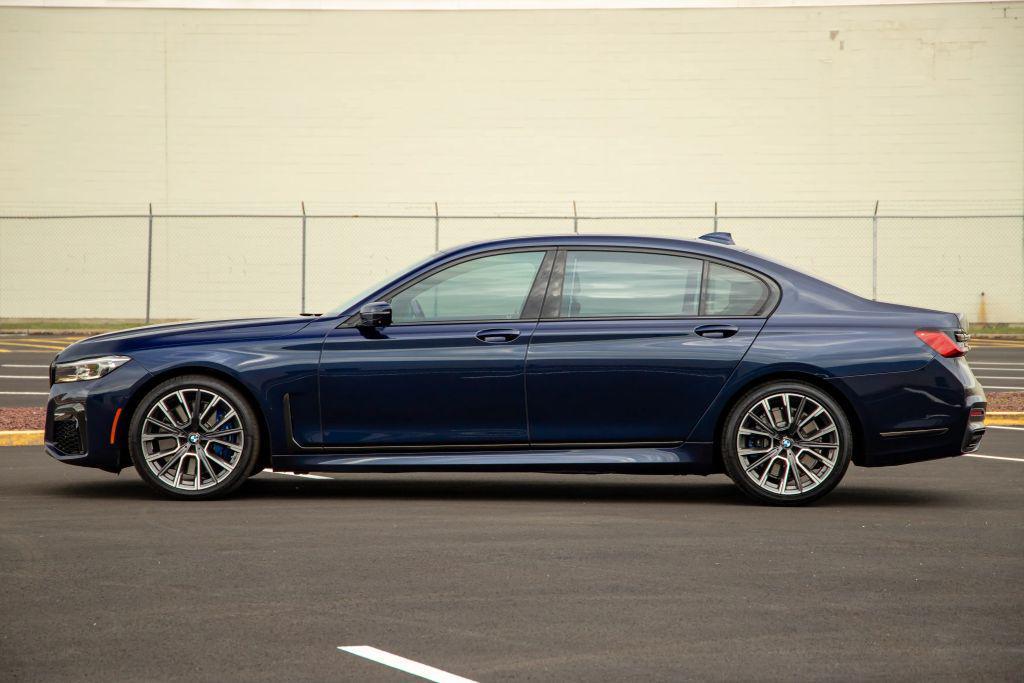 BMW 750 2022