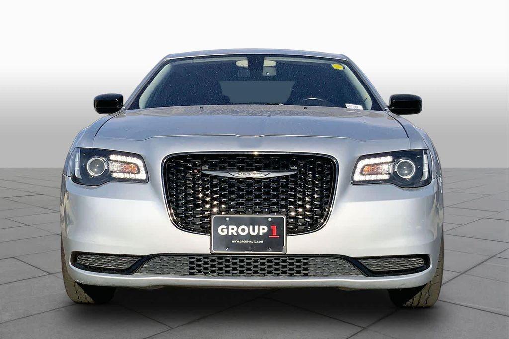Chrysler 300 2022