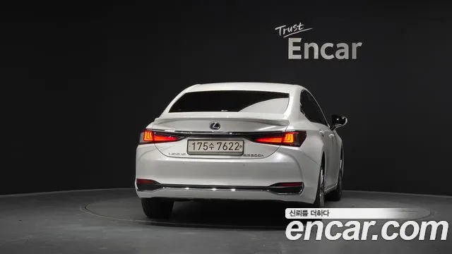 Lexus ES 2022