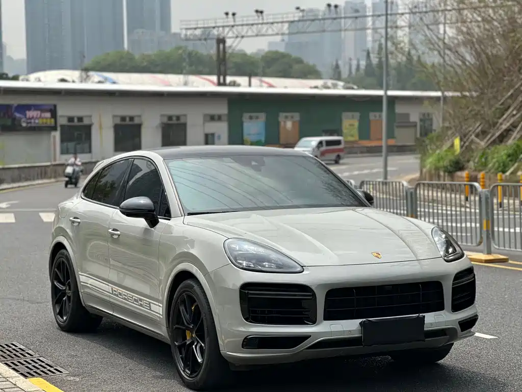 Porsche Cayenne 2022