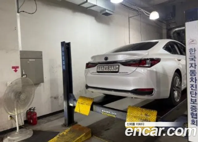 Lexus ES 2021