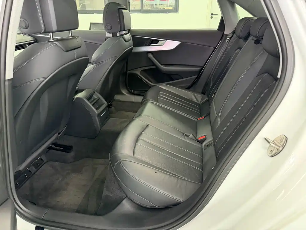 Audi A4 2023