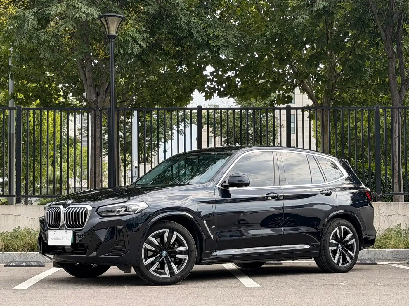 BMW iX3 2025
