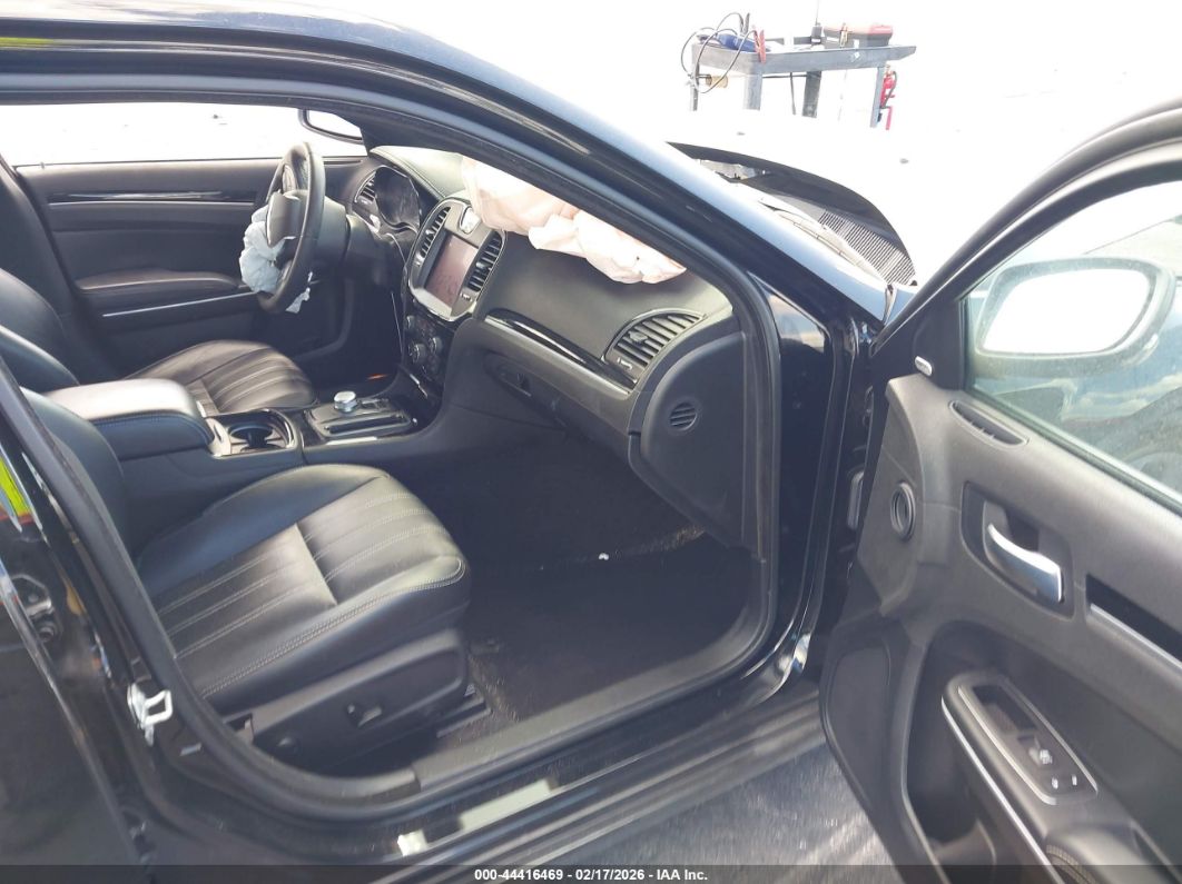Chrysler 300 2023