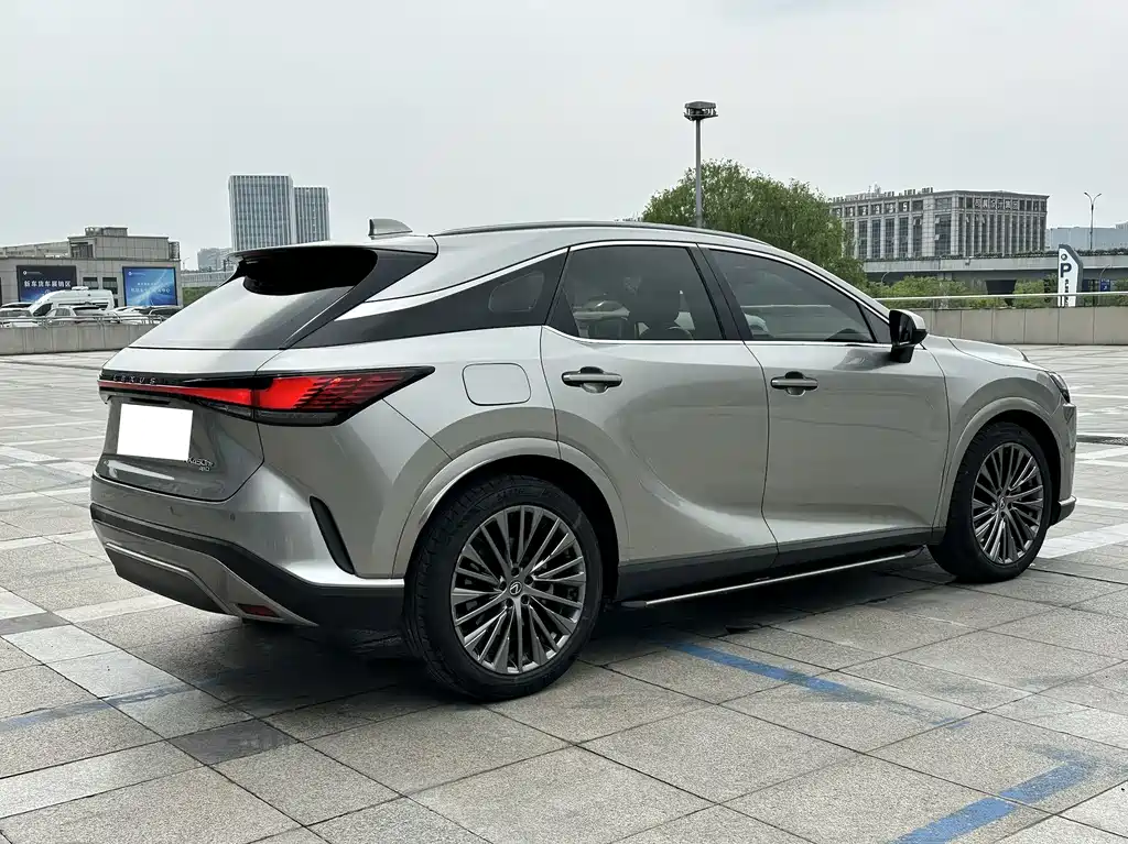 Lexus RX 2023